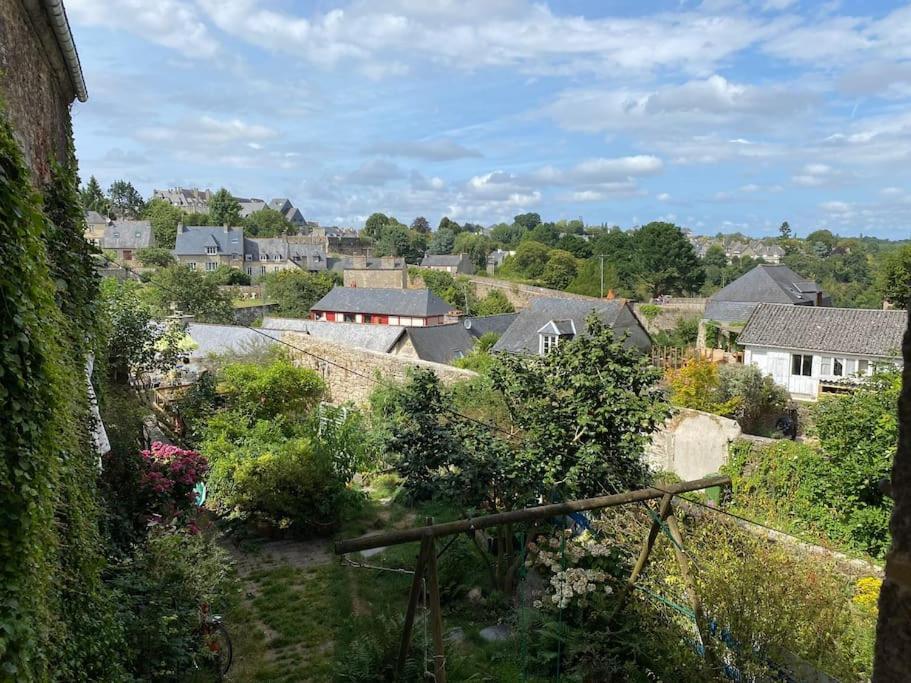 Appartement En Plein Coeur Historique De Dinan Buitenkant foto